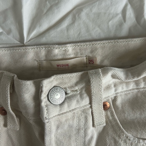 LEVI Wedgie White Jeans - Copy - Picture 2 of 7